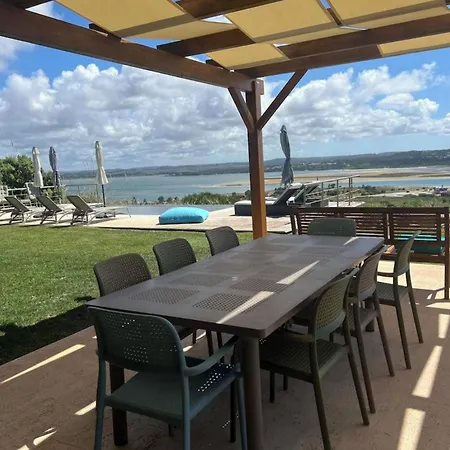 Beautiful House With Stuning View *
